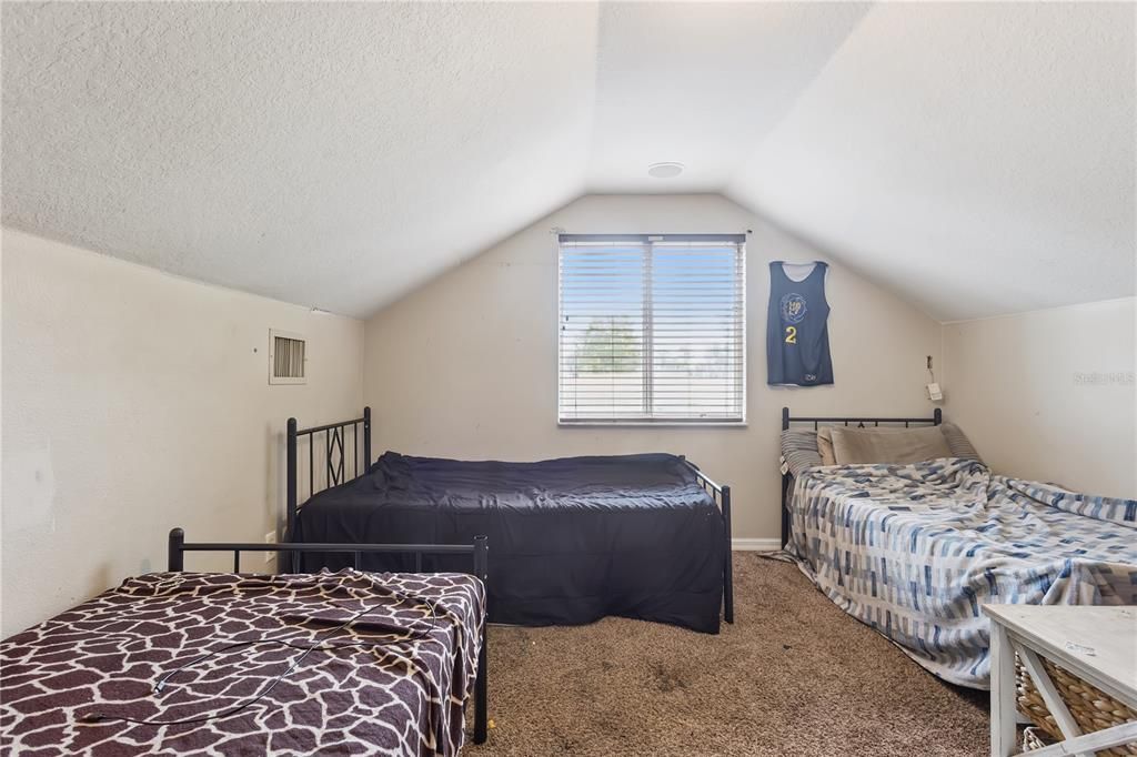 For Sale: $250,000 (3 beds, 2 baths, 1080 Square Feet)