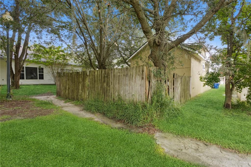 For Sale: $250,000 (3 beds, 2 baths, 1080 Square Feet)