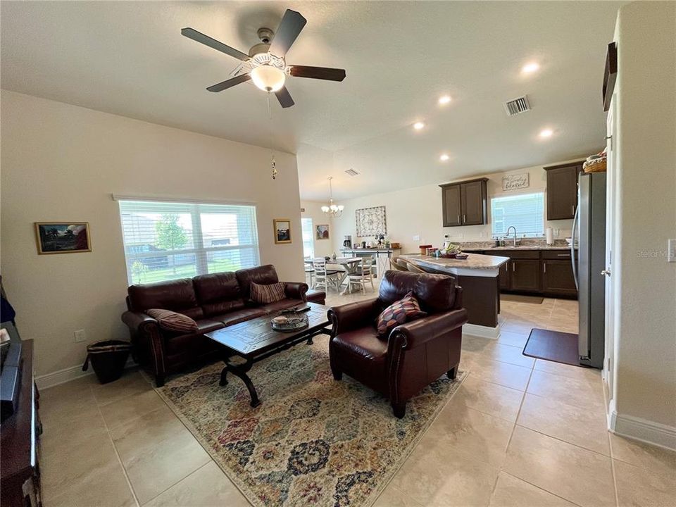 For Rent: $2,250 (3 beds, 2 baths, 1500 Square Feet)