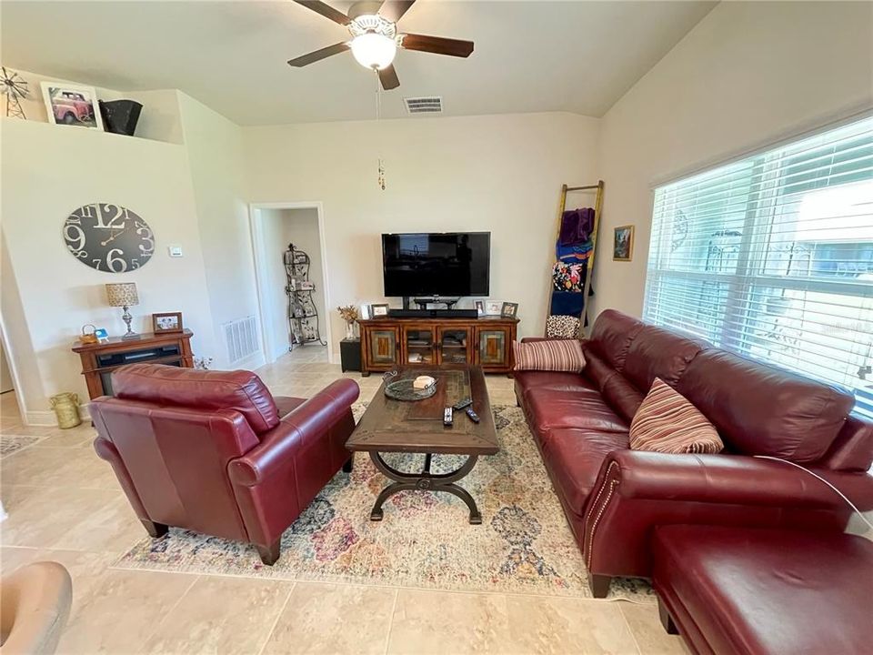 For Rent: $2,250 (3 beds, 2 baths, 1500 Square Feet)