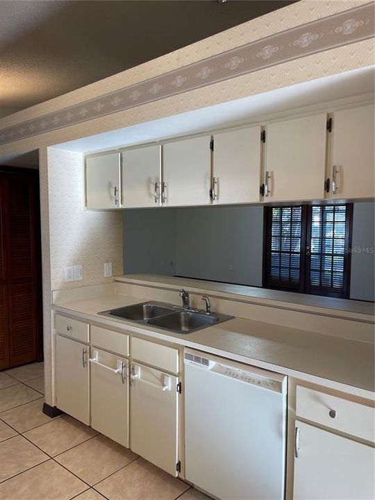 For Rent: $2,195 (3 beds, 2 baths, 1598 Square Feet)
