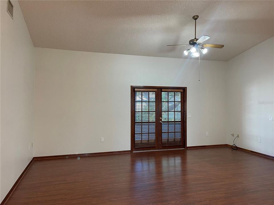 For Rent: $2,195 (3 beds, 2 baths, 1598 Square Feet)