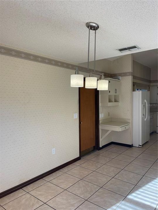 For Rent: $2,195 (3 beds, 2 baths, 1598 Square Feet)