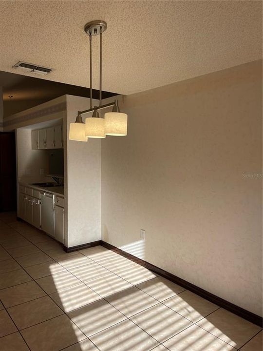 For Rent: $2,195 (3 beds, 2 baths, 1598 Square Feet)