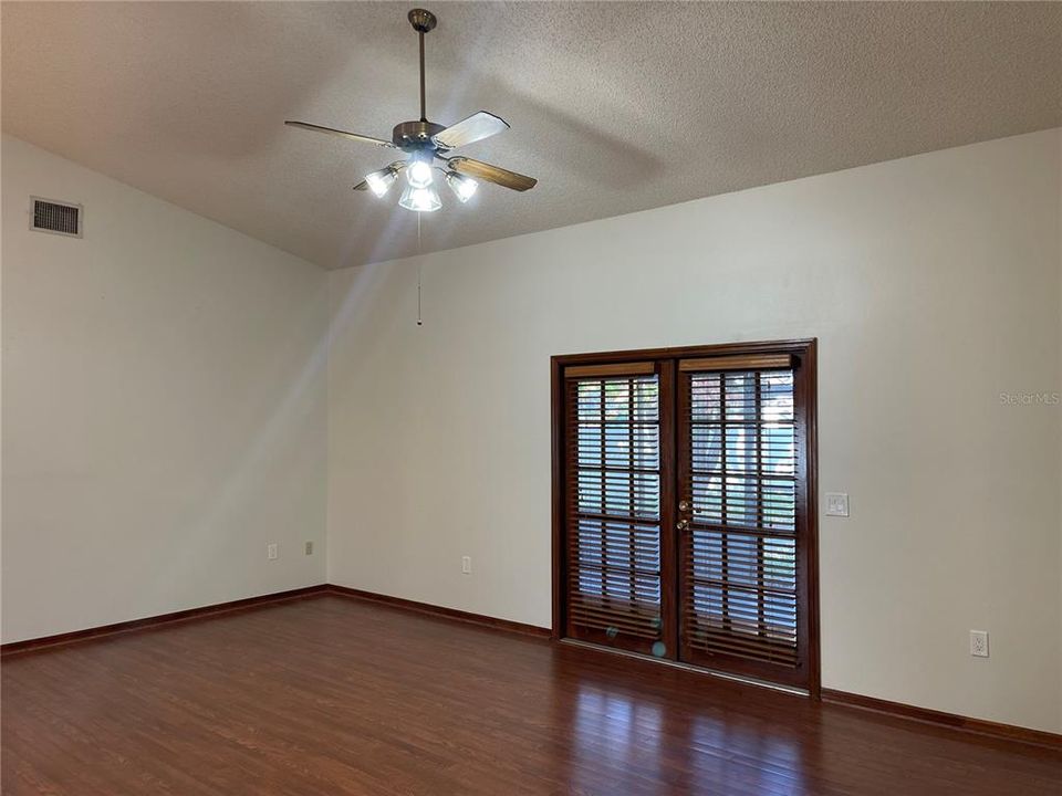 For Rent: $2,195 (3 beds, 2 baths, 1598 Square Feet)