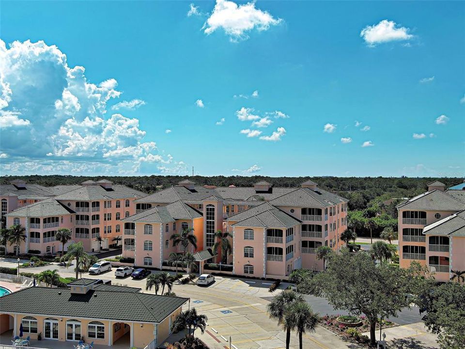 合同活跃: $295,000 (2 贝兹, 2 浴室, 1358 平方英尺)