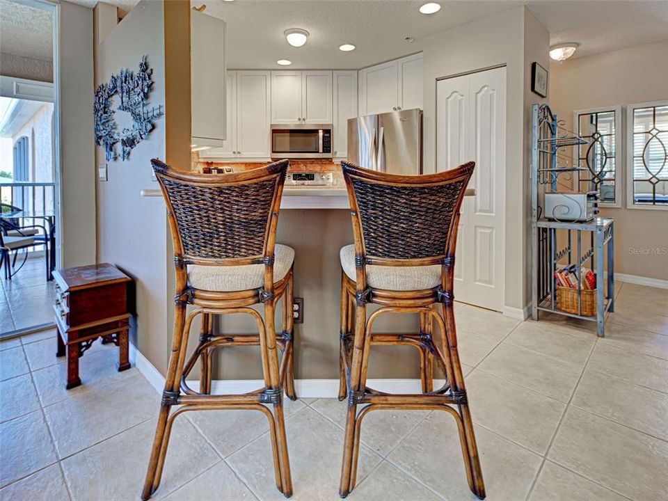 合同活跃: $295,000 (2 贝兹, 2 浴室, 1358 平方英尺)