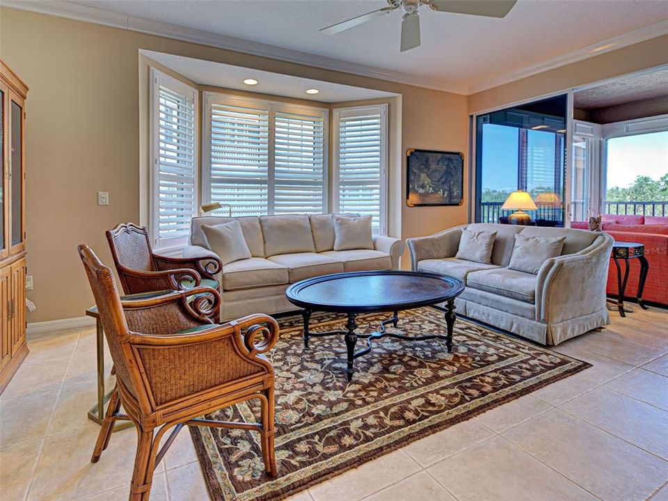 合同活跃: $295,000 (2 贝兹, 2 浴室, 1358 平方英尺)