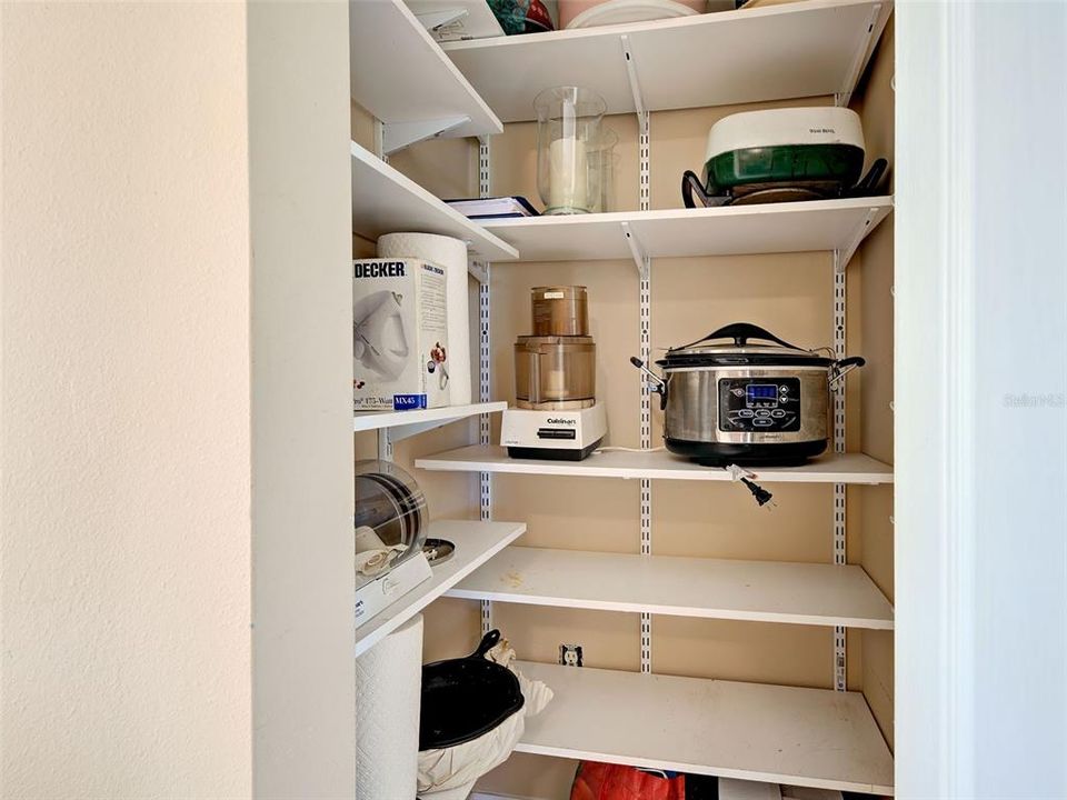 合同活跃: $295,000 (2 贝兹, 2 浴室, 1358 平方英尺)