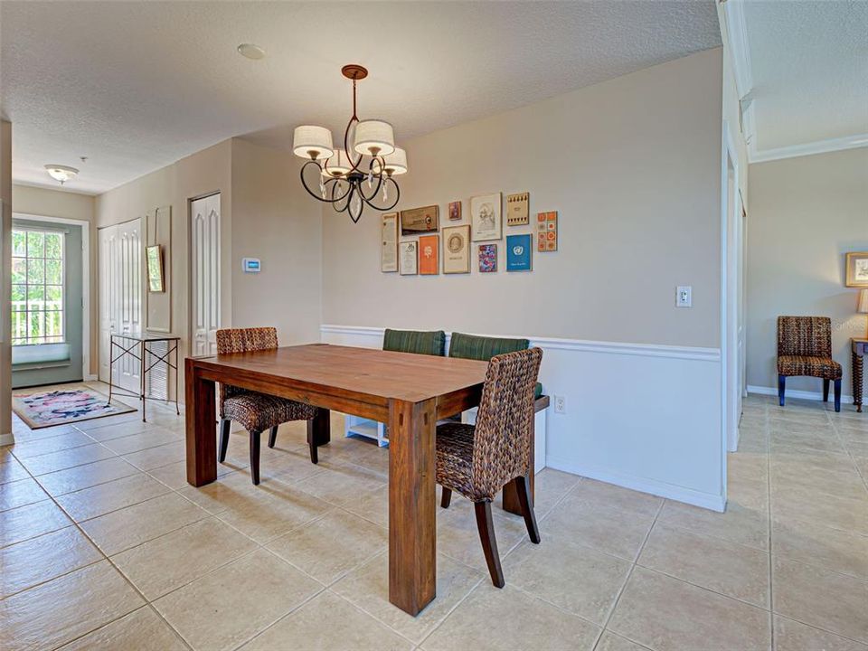 合同活跃: $295,000 (2 贝兹, 2 浴室, 1358 平方英尺)