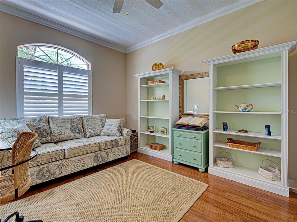 合同活跃: $295,000 (2 贝兹, 2 浴室, 1358 平方英尺)