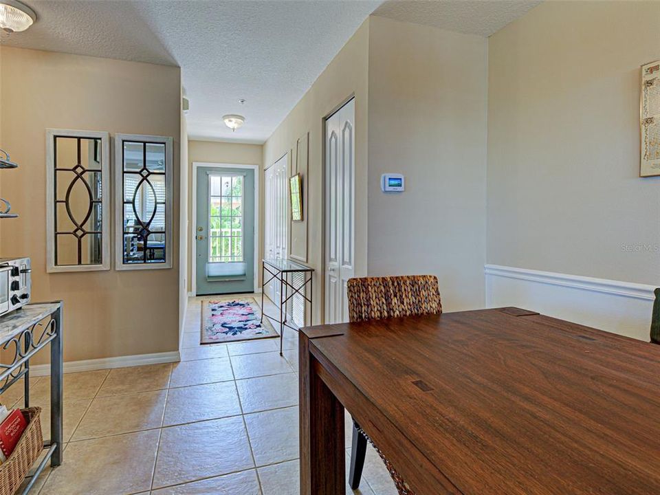 合同活跃: $295,000 (2 贝兹, 2 浴室, 1358 平方英尺)