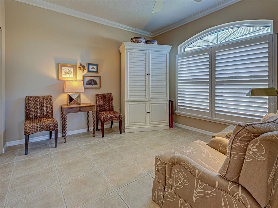 合同活跃: $295,000 (2 贝兹, 2 浴室, 1358 平方英尺)