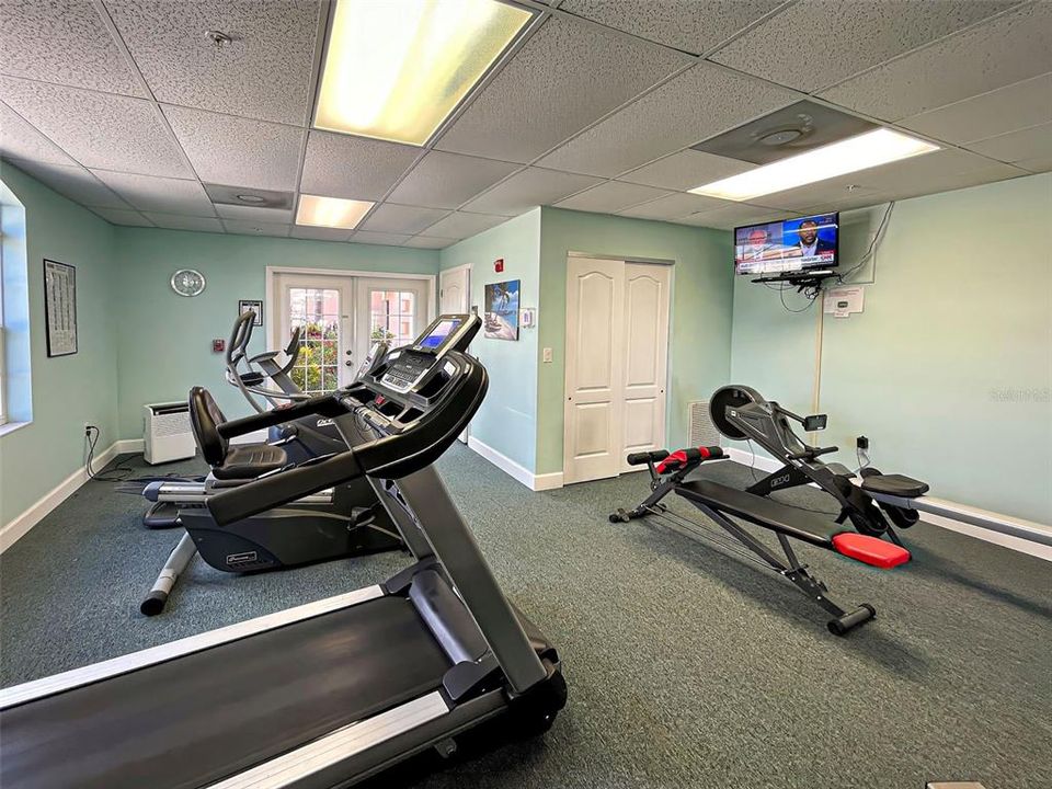 合同活跃: $295,000 (2 贝兹, 2 浴室, 1358 平方英尺)