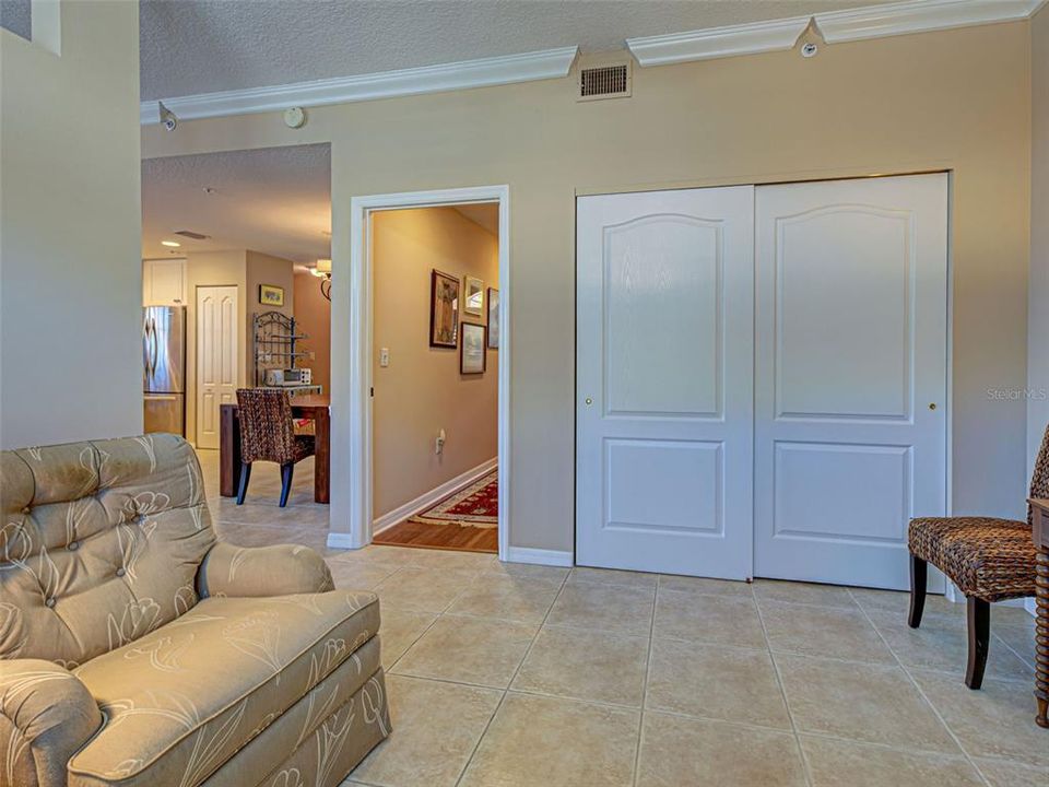 合同活跃: $295,000 (2 贝兹, 2 浴室, 1358 平方英尺)