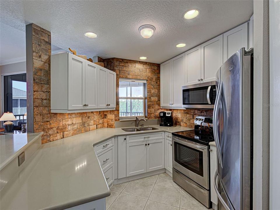 合同活跃: $295,000 (2 贝兹, 2 浴室, 1358 平方英尺)