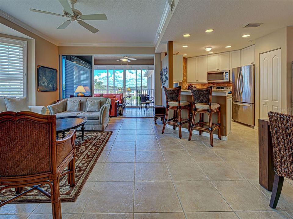 合同活跃: $295,000 (2 贝兹, 2 浴室, 1358 平方英尺)