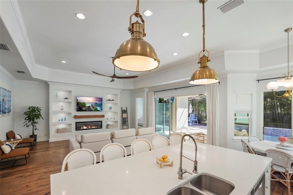 合同活跃: $1,345,000 (4 贝兹, 3 浴室, 2618 平方英尺)