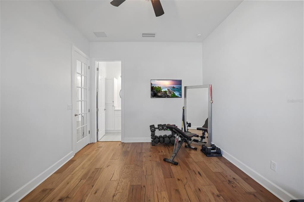 合同活跃: $1,345,000 (4 贝兹, 3 浴室, 2618 平方英尺)