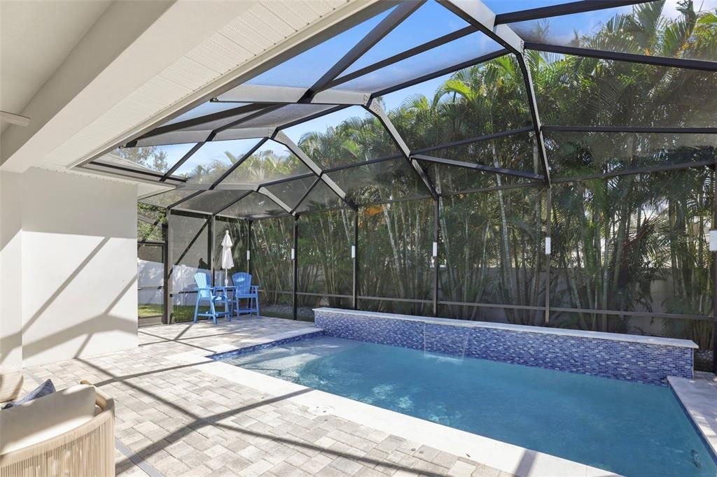 合同活跃: $1,345,000 (4 贝兹, 3 浴室, 2618 平方英尺)