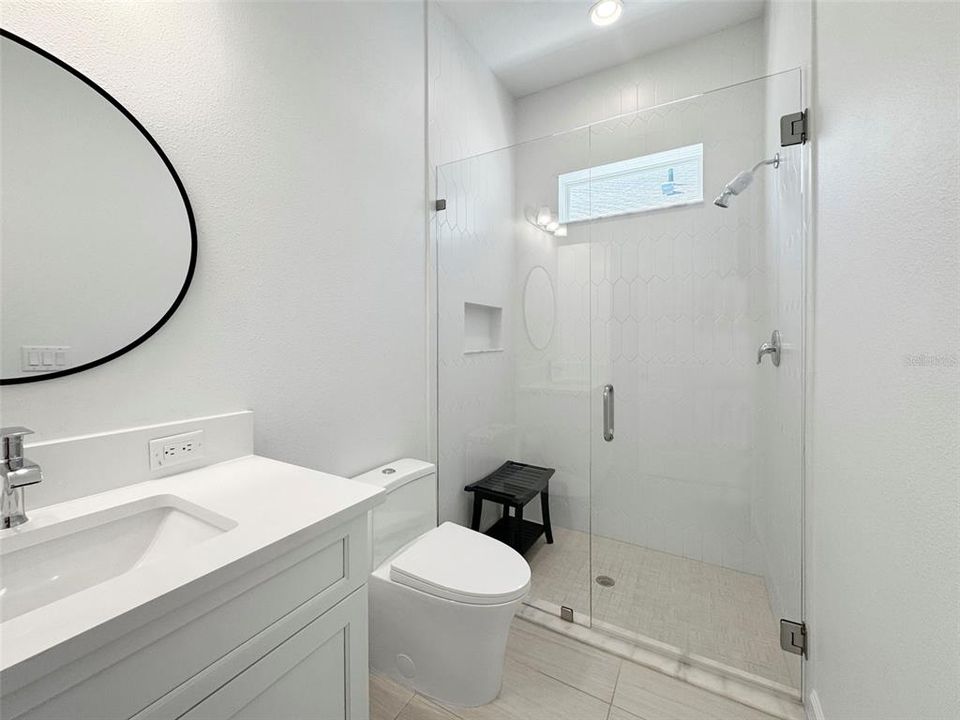 合同活跃: $1,345,000 (4 贝兹, 3 浴室, 2618 平方英尺)