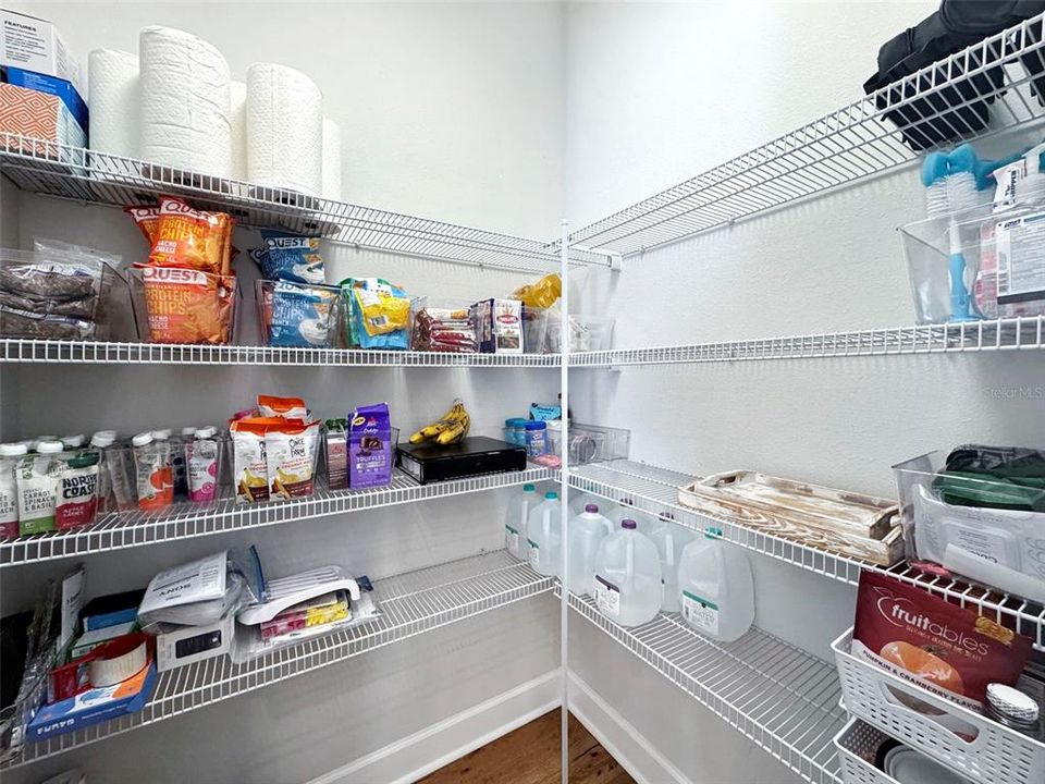 合同活跃: $1,345,000 (4 贝兹, 3 浴室, 2618 平方英尺)