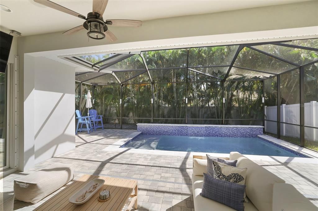 合同活跃: $1,345,000 (4 贝兹, 3 浴室, 2618 平方英尺)