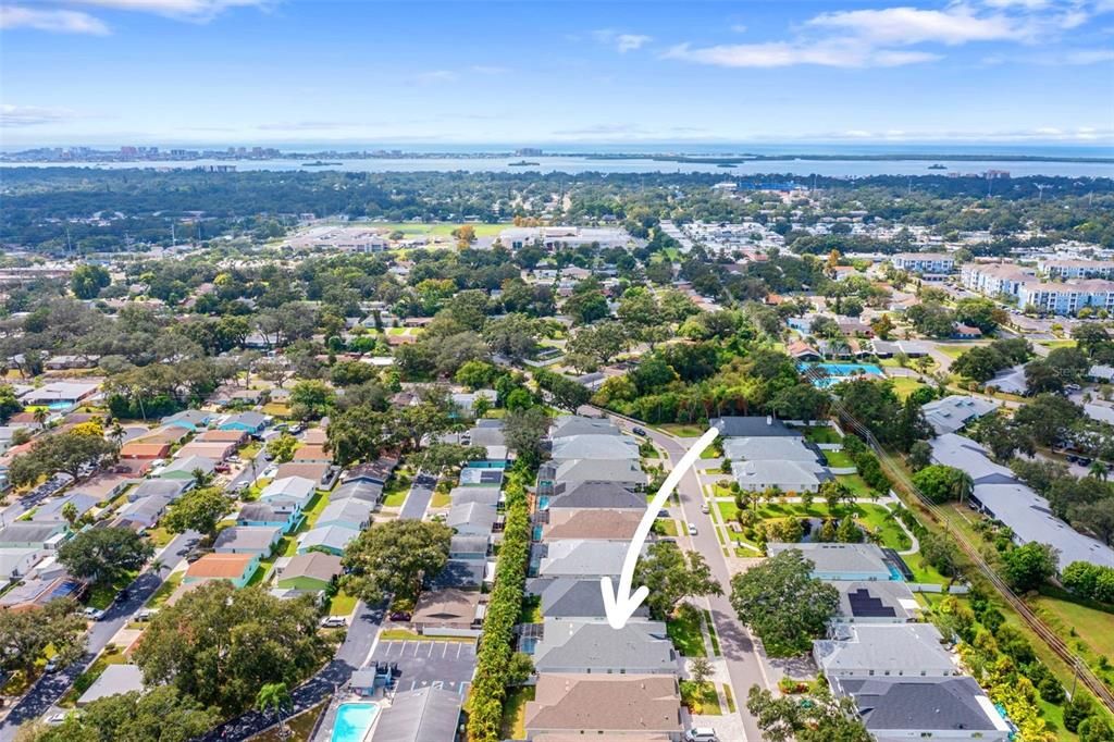 合同活跃: $1,345,000 (4 贝兹, 3 浴室, 2618 平方英尺)