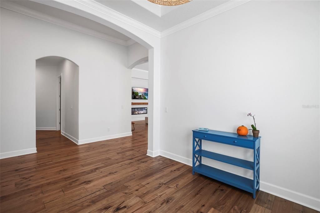 合同活跃: $1,345,000 (4 贝兹, 3 浴室, 2618 平方英尺)