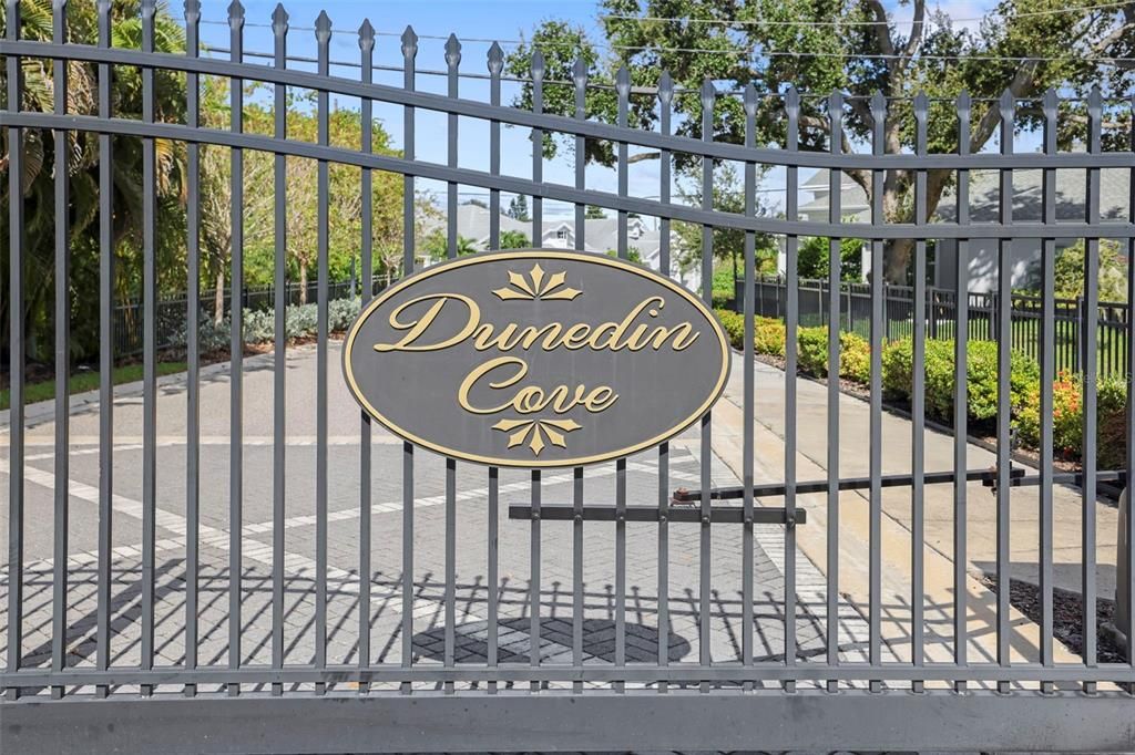 合同活跃: $1,345,000 (4 贝兹, 3 浴室, 2618 平方英尺)