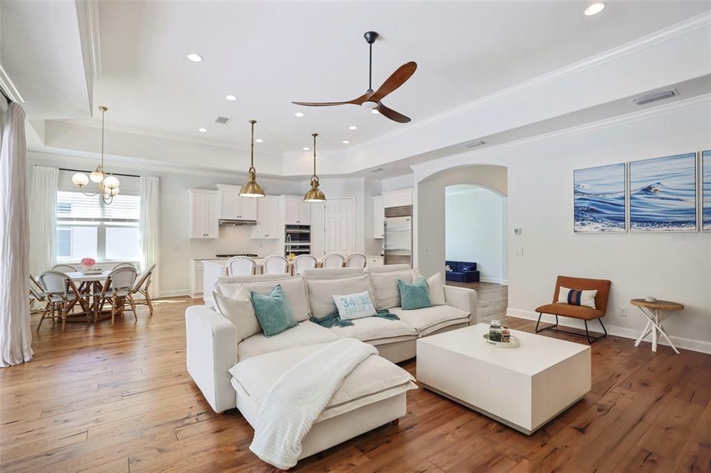 合同活跃: $1,345,000 (4 贝兹, 3 浴室, 2618 平方英尺)