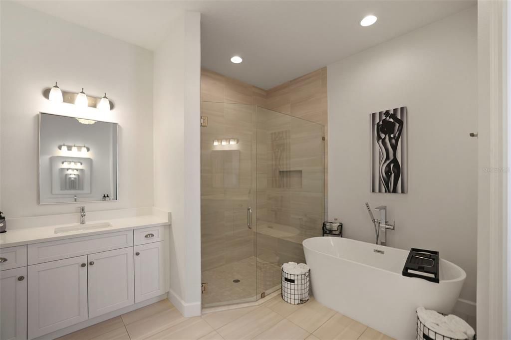 合同活跃: $1,345,000 (4 贝兹, 3 浴室, 2618 平方英尺)