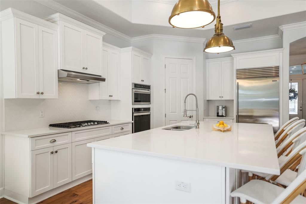 合同活跃: $1,345,000 (4 贝兹, 3 浴室, 2618 平方英尺)