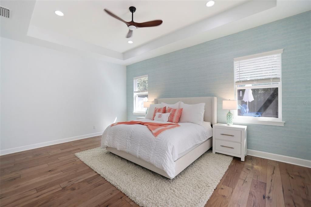 合同活跃: $1,345,000 (4 贝兹, 3 浴室, 2618 平方英尺)