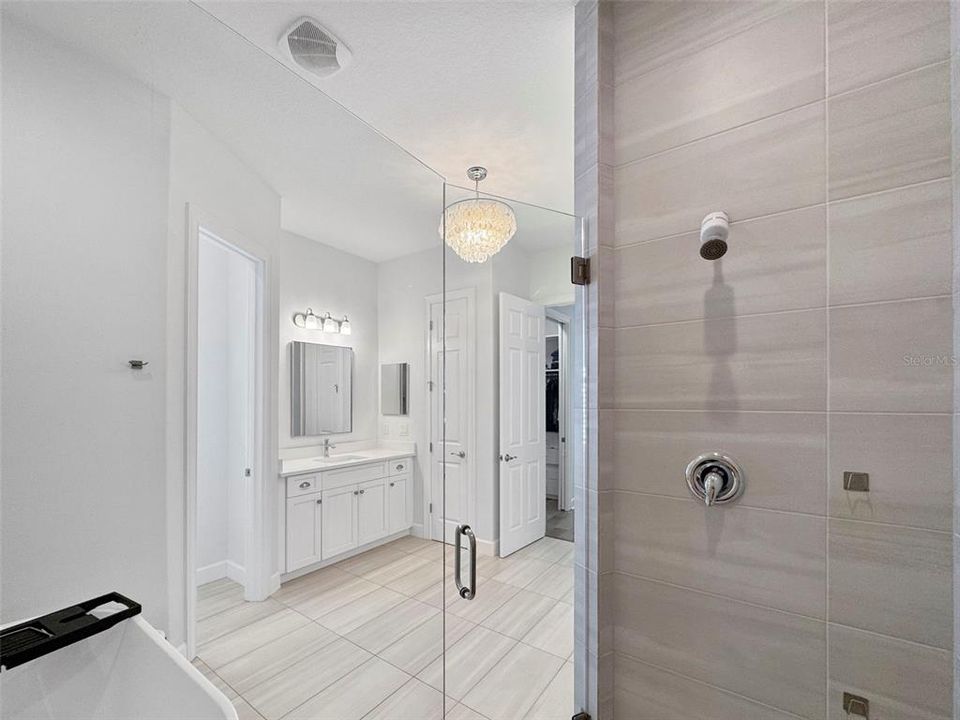 合同活跃: $1,345,000 (4 贝兹, 3 浴室, 2618 平方英尺)