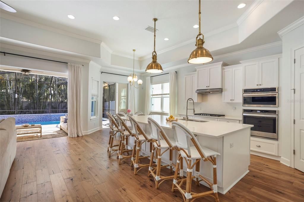 合同活跃: $1,345,000 (4 贝兹, 3 浴室, 2618 平方英尺)