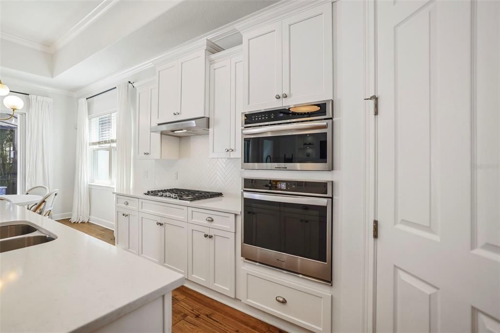 合同活跃: $1,345,000 (4 贝兹, 3 浴室, 2618 平方英尺)