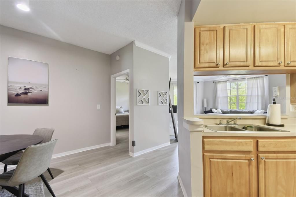 合同活跃: $199,500 (2 贝兹, 2 浴室, 1192 平方英尺)