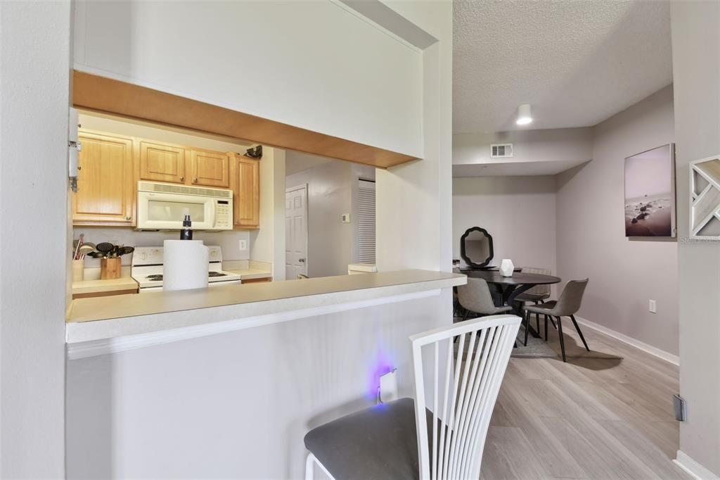 合同活跃: $199,500 (2 贝兹, 2 浴室, 1192 平方英尺)