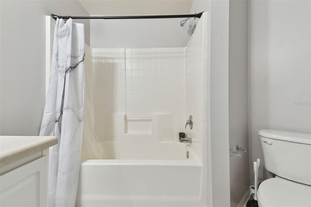 合同活跃: $199,500 (2 贝兹, 2 浴室, 1192 平方英尺)