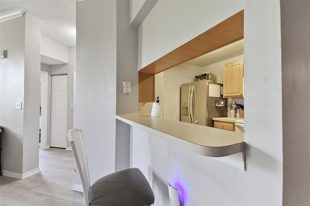 合同活跃: $199,500 (2 贝兹, 2 浴室, 1192 平方英尺)