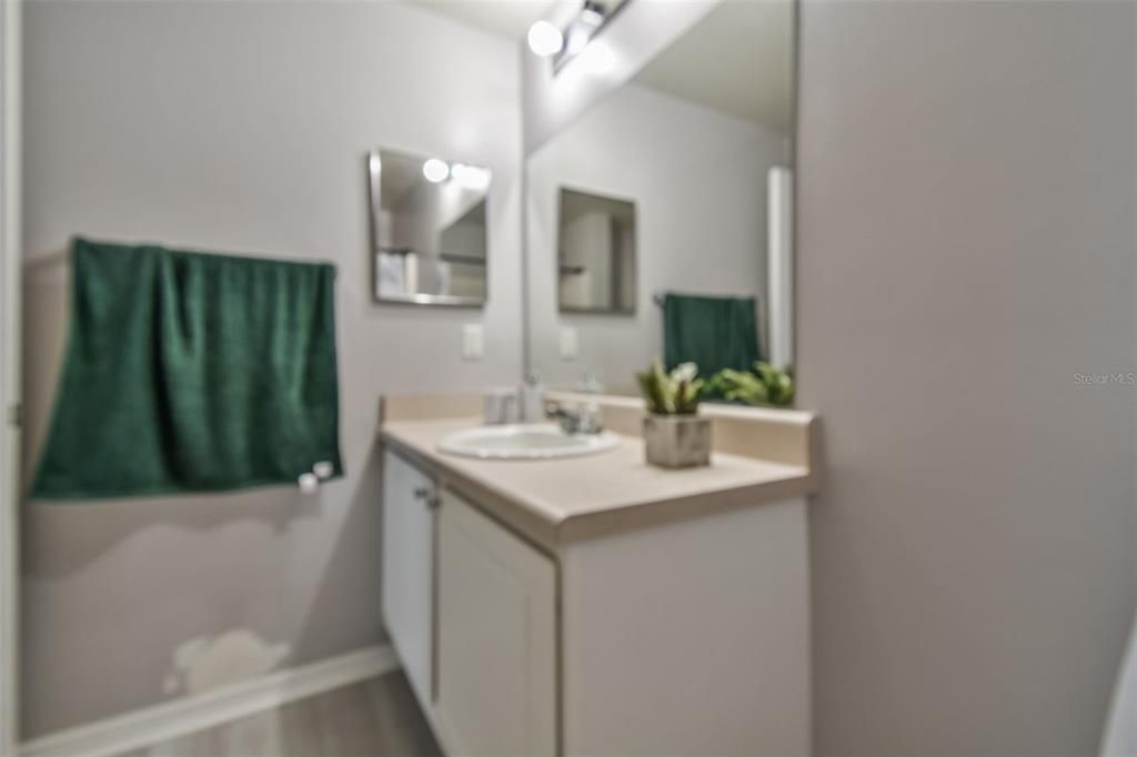 合同活跃: $199,500 (2 贝兹, 2 浴室, 1192 平方英尺)