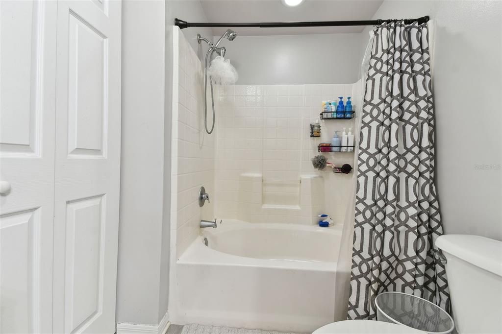 合同活跃: $199,500 (2 贝兹, 2 浴室, 1192 平方英尺)