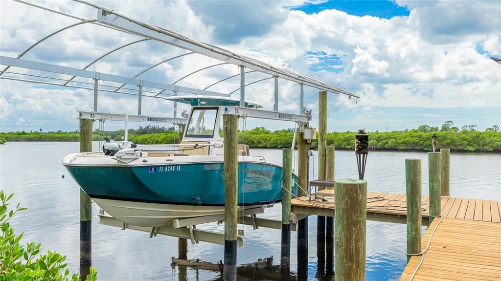 For Sale: $1,150,000 (3 beds, 2 baths, 1648 Square Feet)