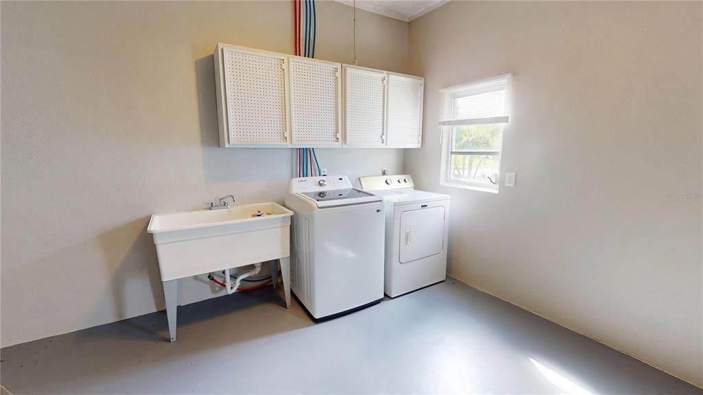 For Sale: $590,000 (3 beds, 2 baths, 2325 Square Feet)