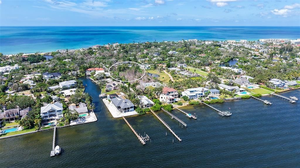 На продажу: $1,250,000 (0.98 acres)