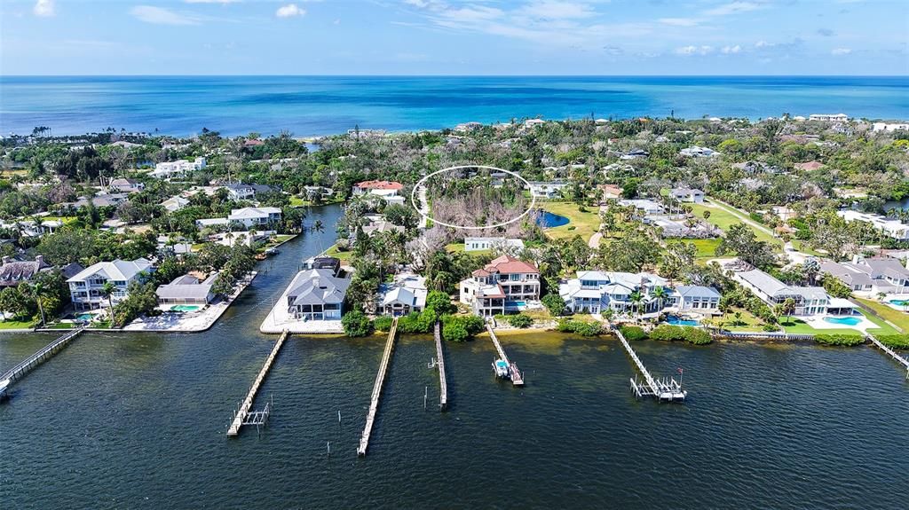 На продажу: $1,250,000 (0.98 acres)