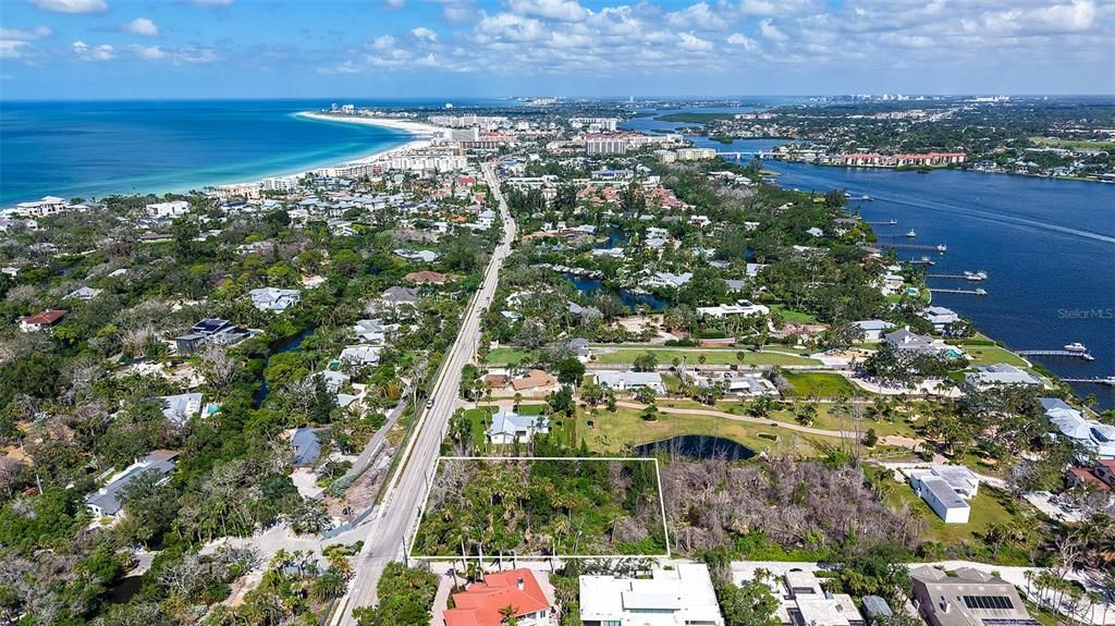 На продажу: $1,250,000 (0.98 acres)