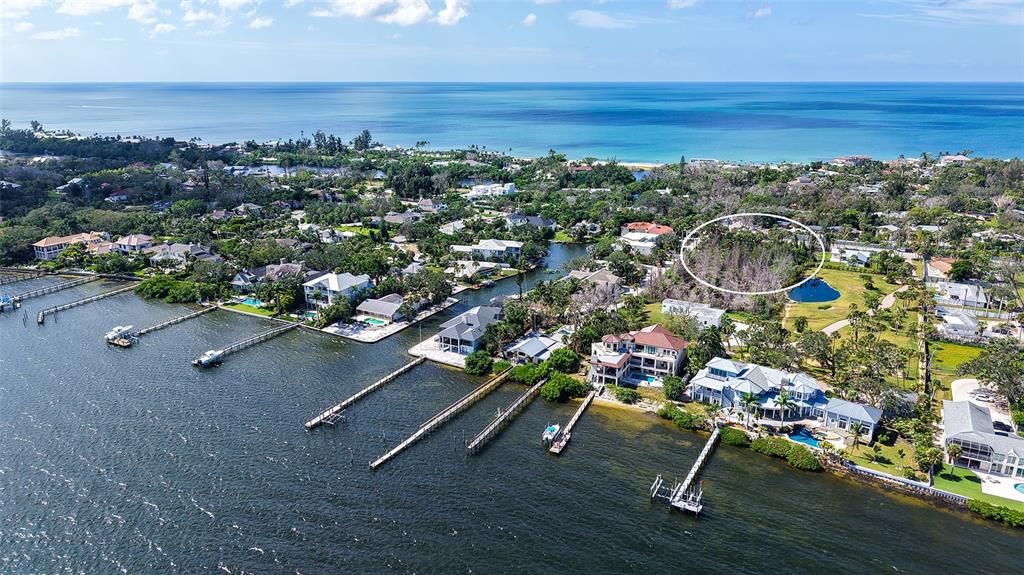 На продажу: $1,250,000 (0.98 acres)