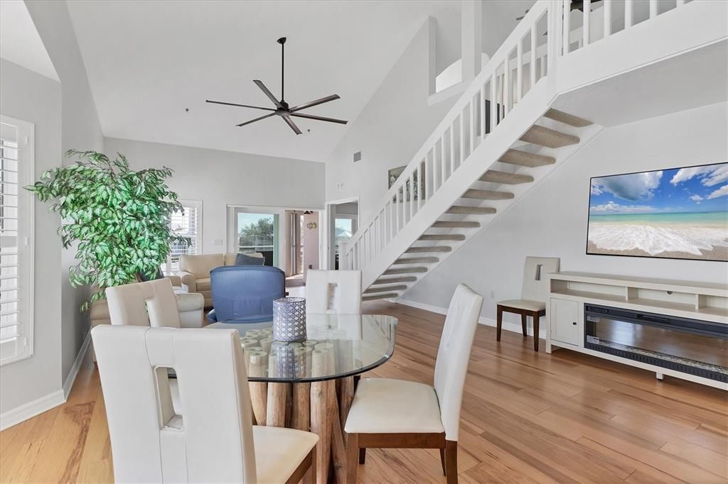 待售: $995,000 (3 贝兹, 3 浴室, 2085 平方英尺)